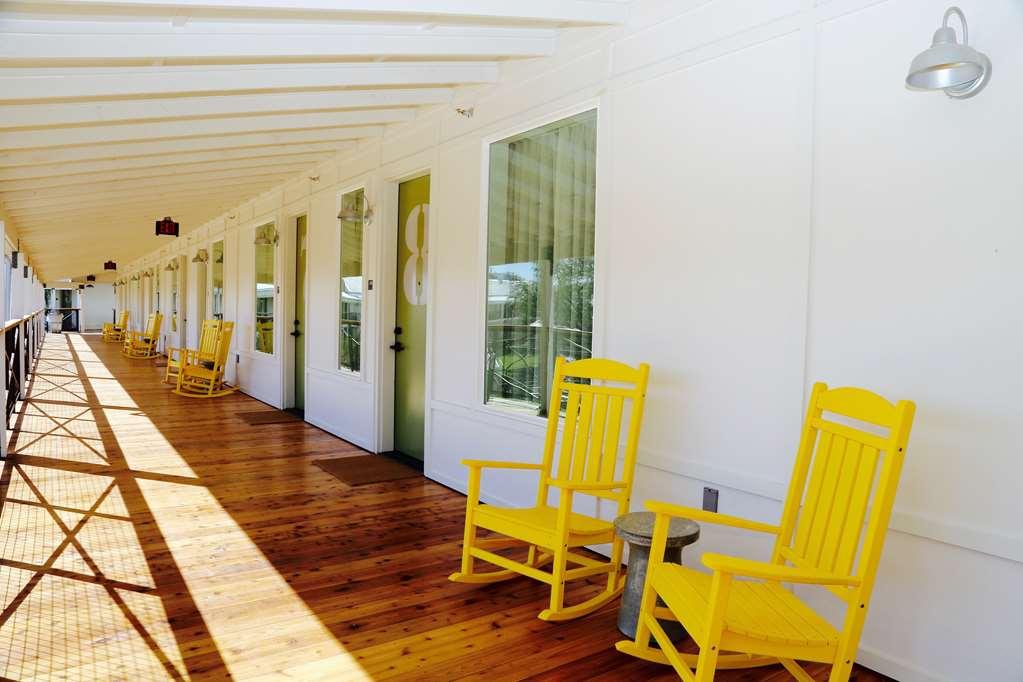 Cavalry Court, By Valencia Hotel Collection College Station Ruang foto