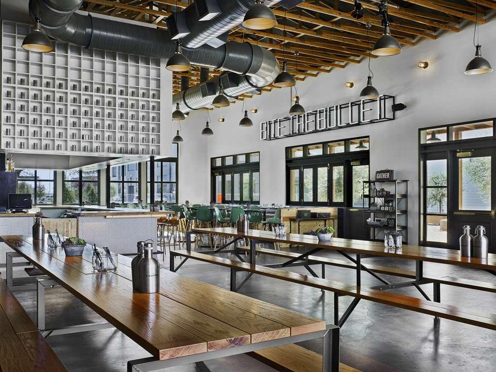 Cavalry Court, By Valencia Hotel Collection College Station Restoran foto