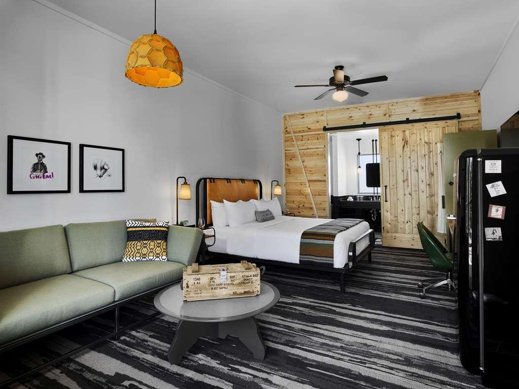 Cavalry Court, By Valencia Hotel Collection College Station Ruang foto