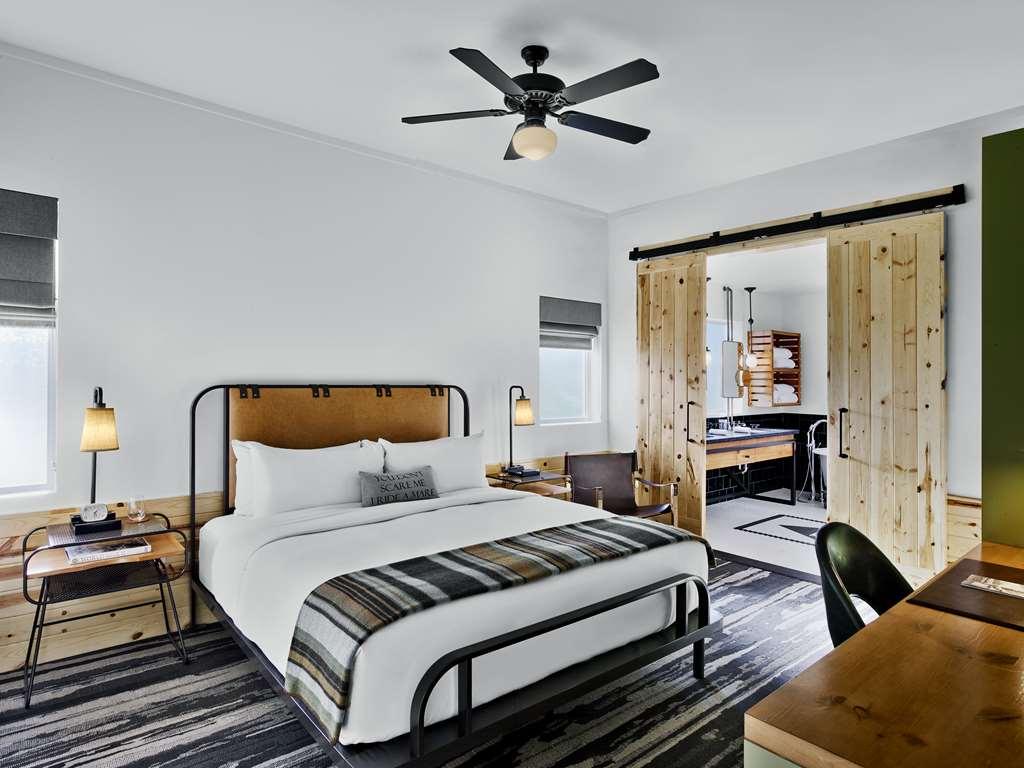 Cavalry Court, By Valencia Hotel Collection College Station Ruang foto
