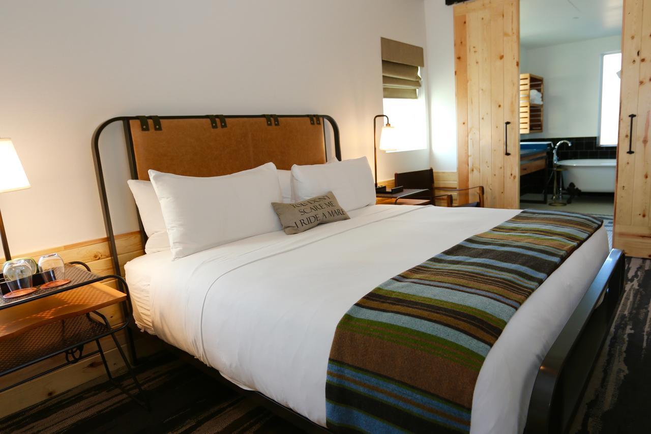 Cavalry Court, By Valencia Hotel Collection College Station Bagian luar foto