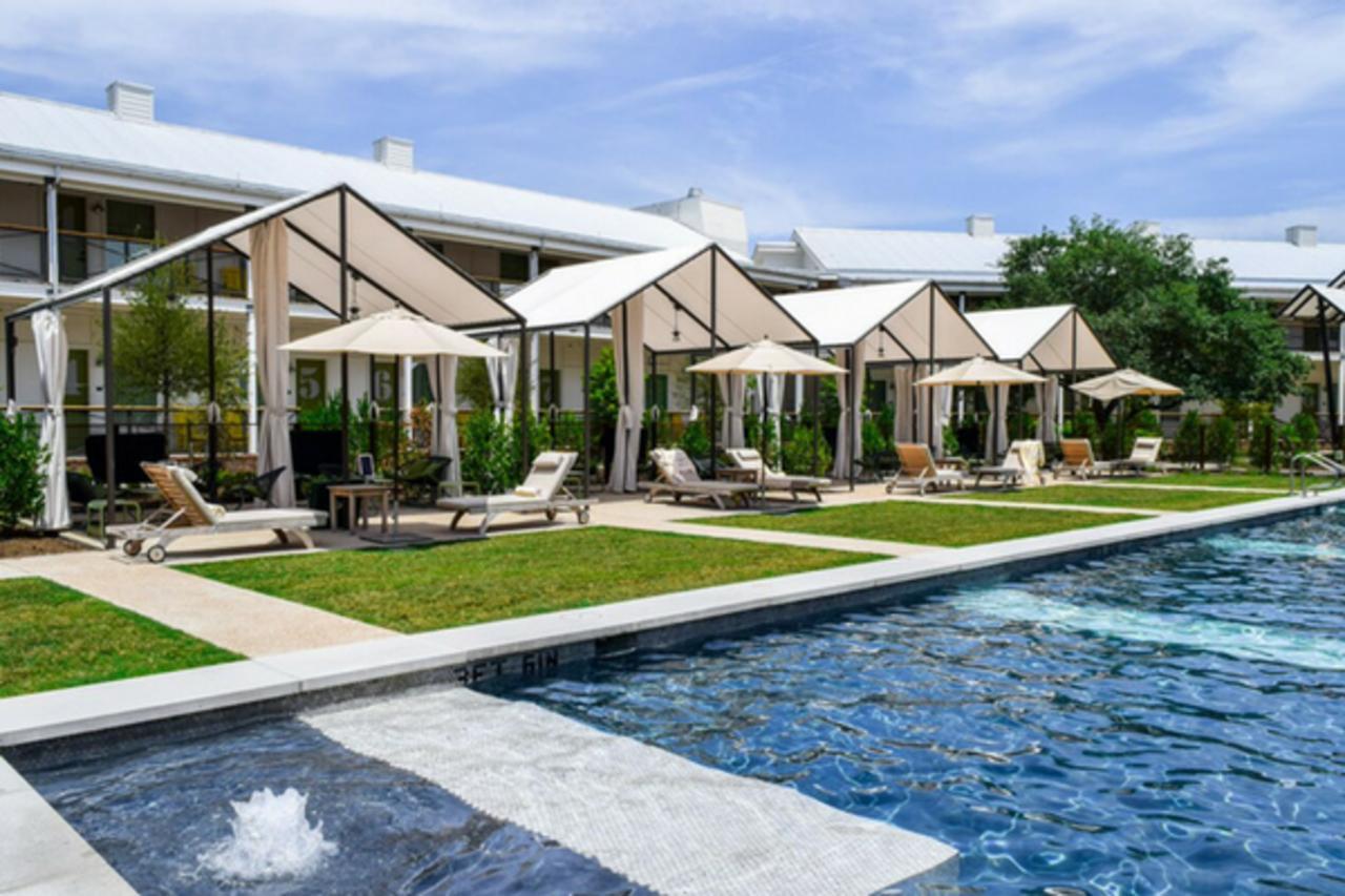 Cavalry Court, By Valencia Hotel Collection College Station Bagian luar foto