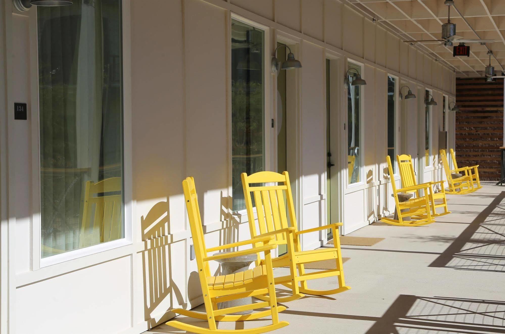 Cavalry Court, By Valencia Hotel Collection College Station Bagian luar foto