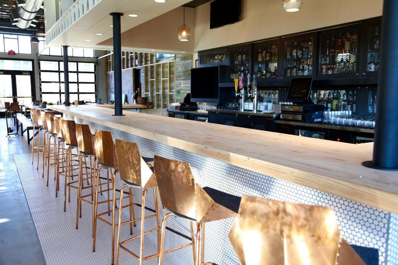 Cavalry Court, By Valencia Hotel Collection College Station Bagian luar foto