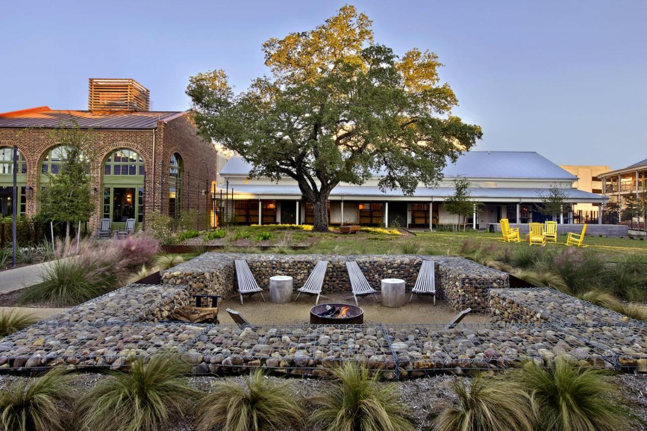 Cavalry Court, By Valencia Hotel Collection College Station Bagian luar foto